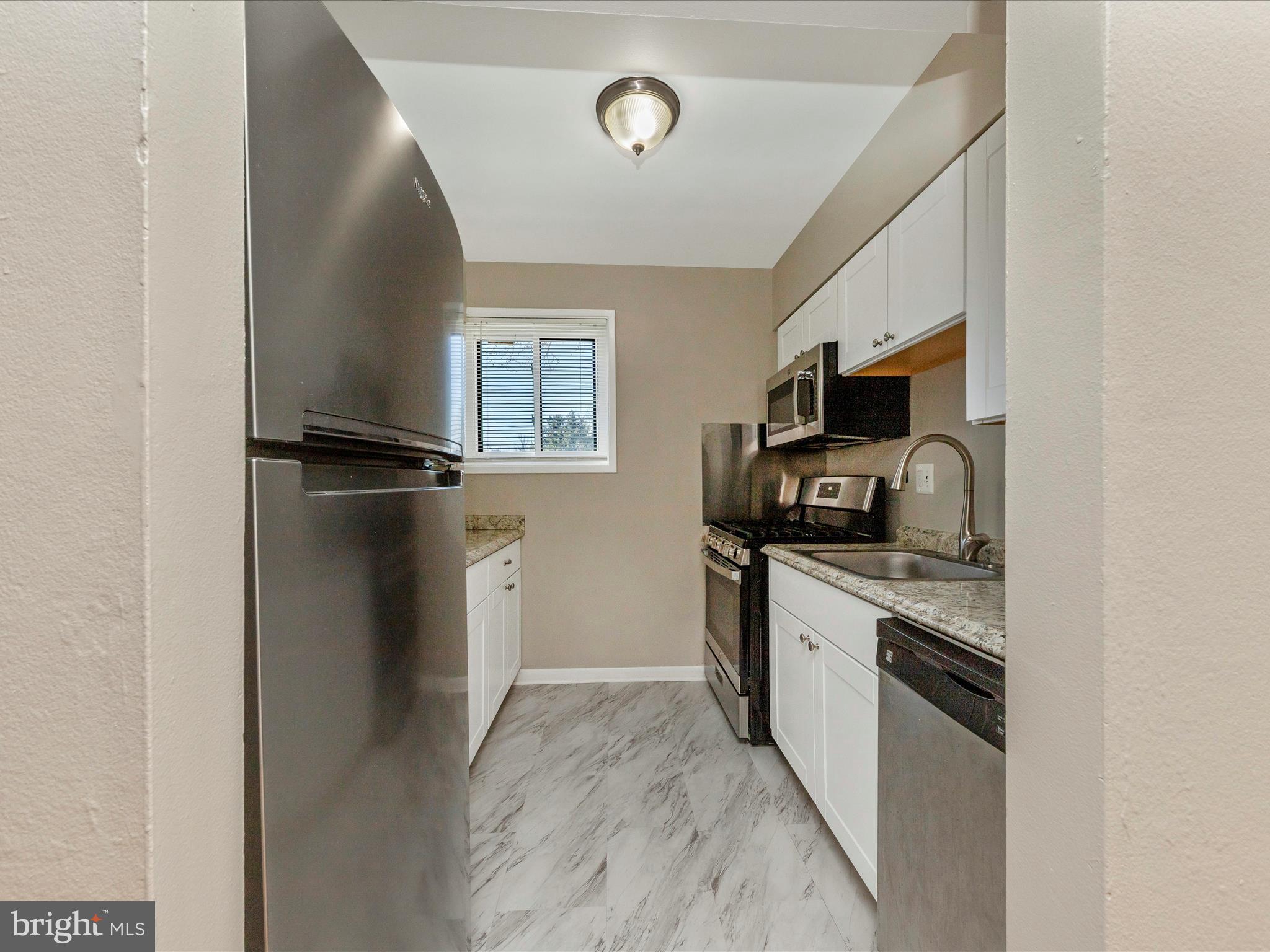 11503 Amherst Avenue, Unit 14 Silver Spring, MD 20902 - Photo 9 of 29 Kitchen