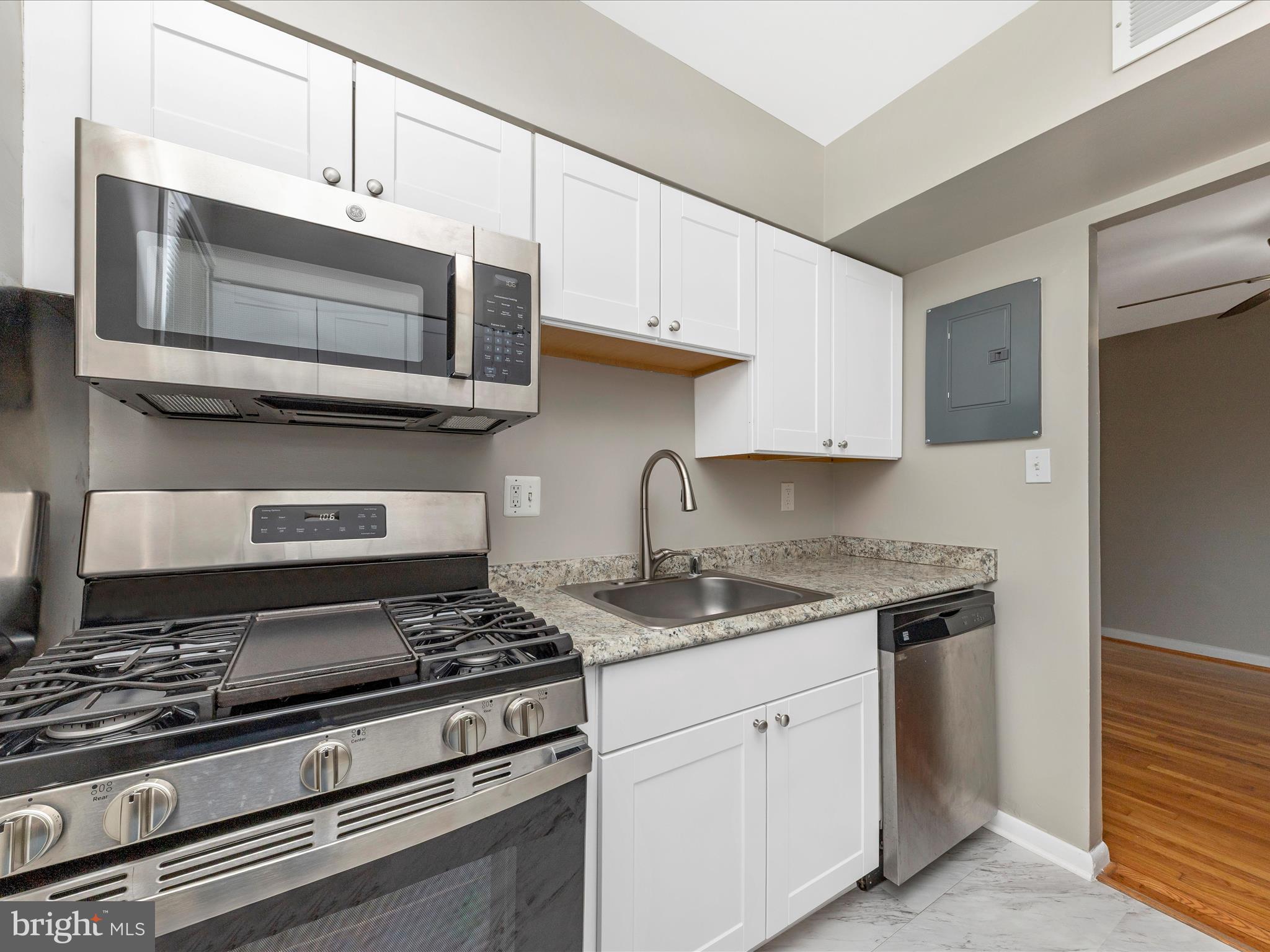 11503 Amherst Avenue, Unit 14 Silver Spring, MD 20902 - Photo 10 of 29 Kitchen