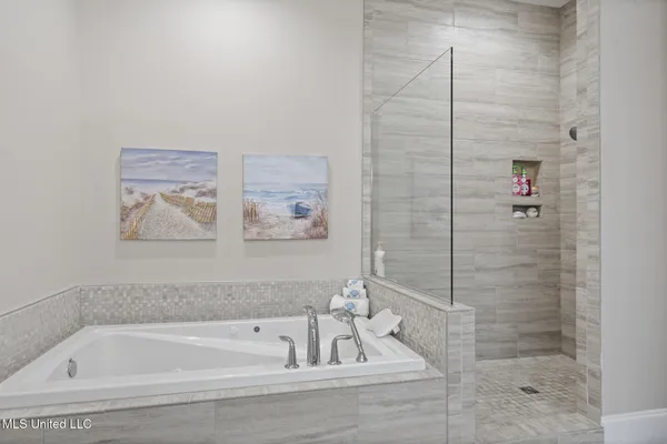 $1,100,000 | 1615 Cayman Cove, Biloxi, MS 39531