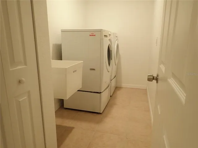 $2,300 | 11200 Chalet Avenue, Englewood, FL 34224