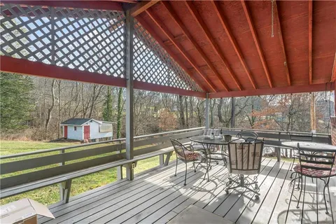 $199,900 | 2 Lakeside Drive, Evans City, PA 16033