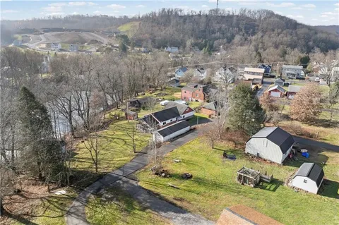 $199,900 | 2 Lakeside Drive, Evans City, PA 16033