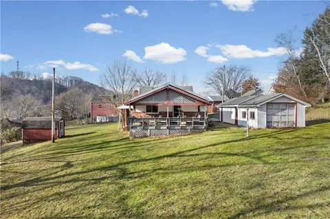 $199,900 | 2 Lakeside Drive, Evans City, PA 16033