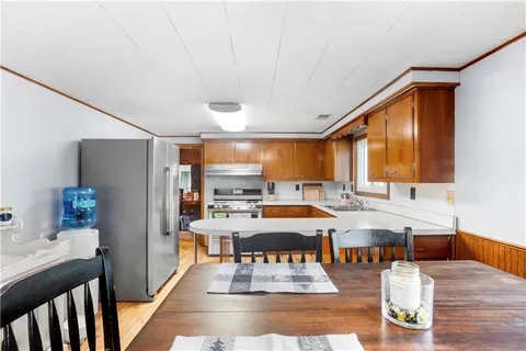 $199,900 | 2 Lakeside Drive, Evans City, PA 16033