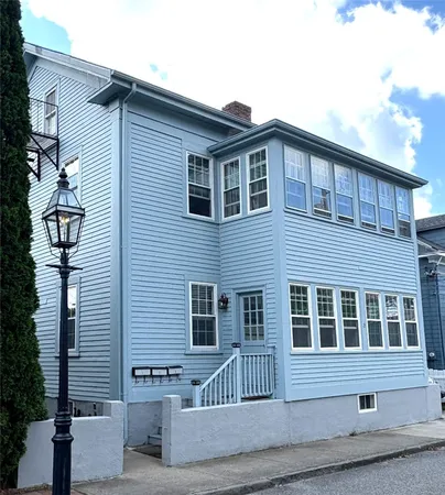 $3,500 | 8 Bridge Street, Unit 2, Newport, RI 02840