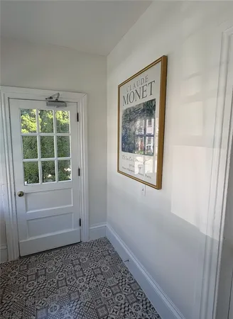 $3,500 | 8 Bridge Street, Unit 2, Newport, RI 02840