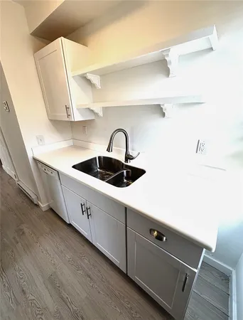 $3,500 | 8 Bridge Street, Unit 2, Newport, RI 02840