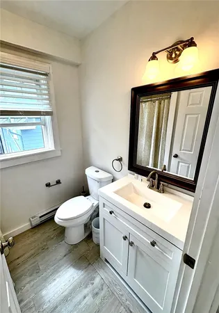 $3,500 | 8 Bridge Street, Unit 2, Newport, RI 02840
