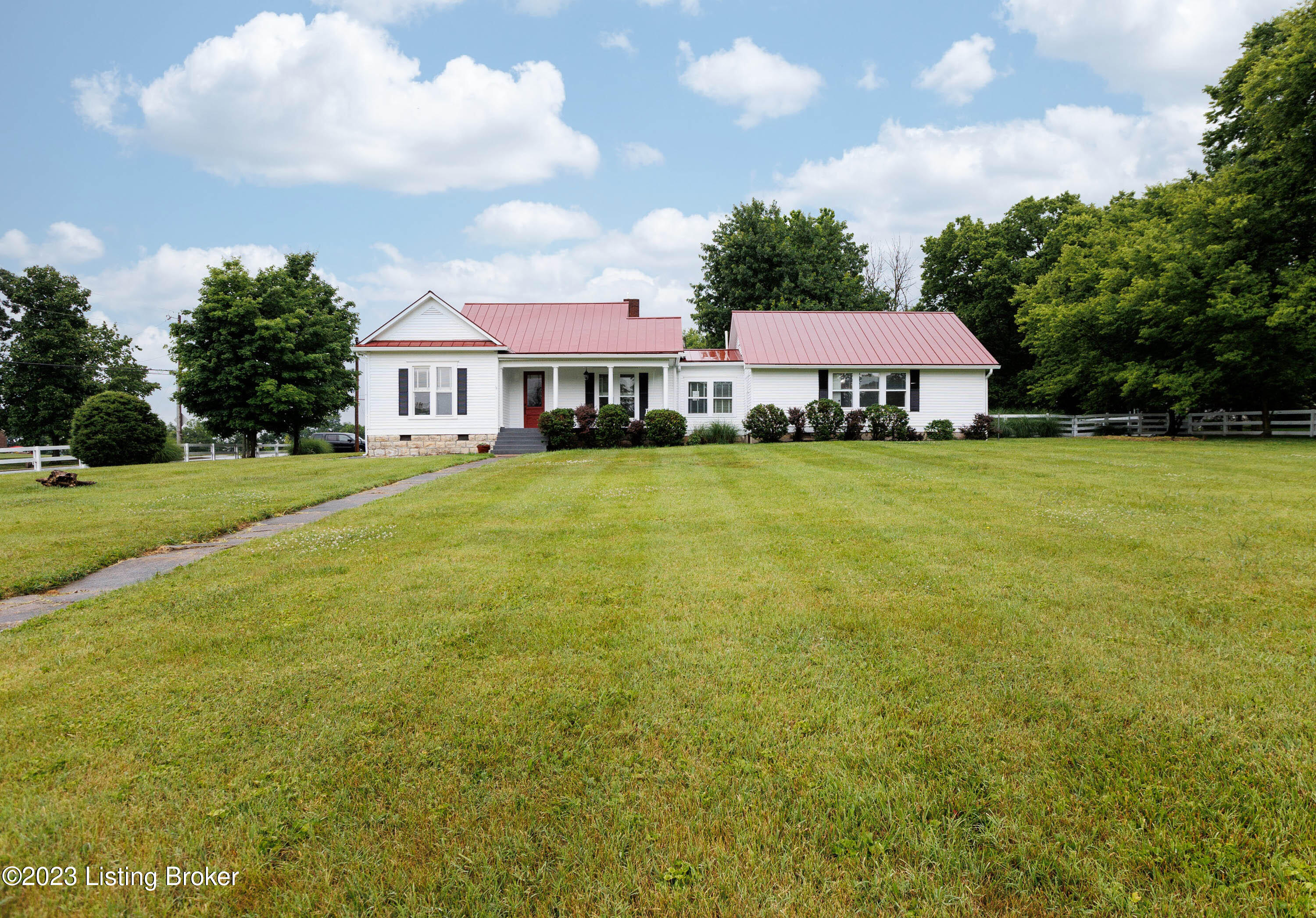 9631 Fairmount Road Louisville, KY 40291 - Photo 2 of 60 002