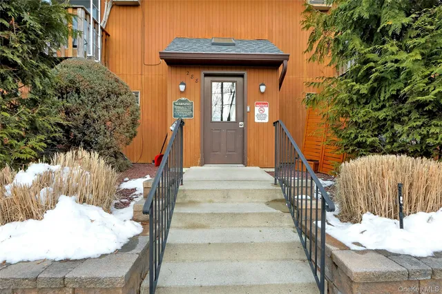 a view of a entrance door of the house