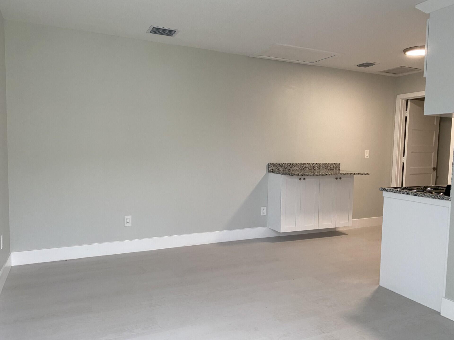 3901 Gulfstream Road, Unit 2B Lake Worth Beach, FL 33461 - Photo 6 of 14 thumbnail_IMG_1107