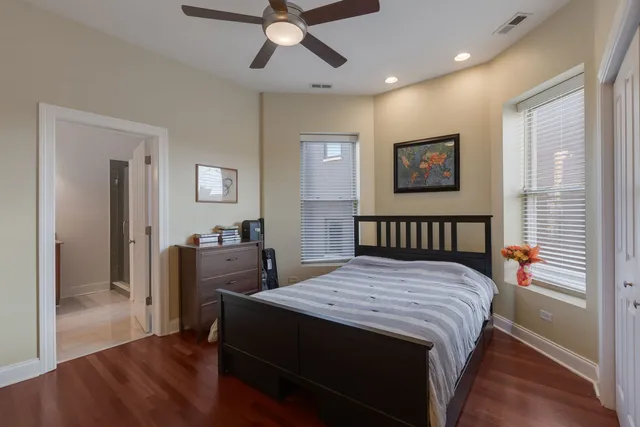 $299,999 | 4315 South Forrestville Avenue, Unit 3S, Chicago, IL 60653