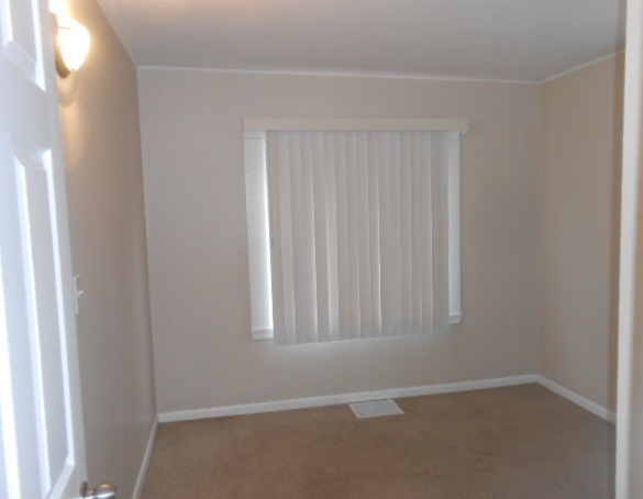 1014 Nicholson Street Joliet, IL 60435 - Photo 6 of 9 a view of an empty room