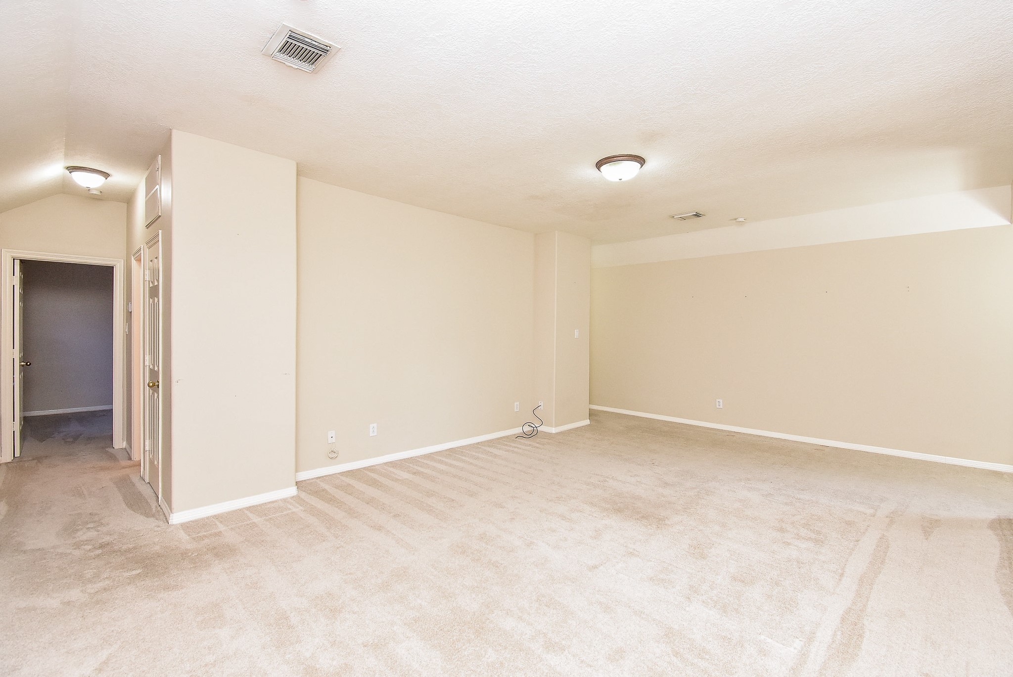 1714 Wellington Way Houston, TX 77055 - Photo 12 of 20 a view of an empty room
