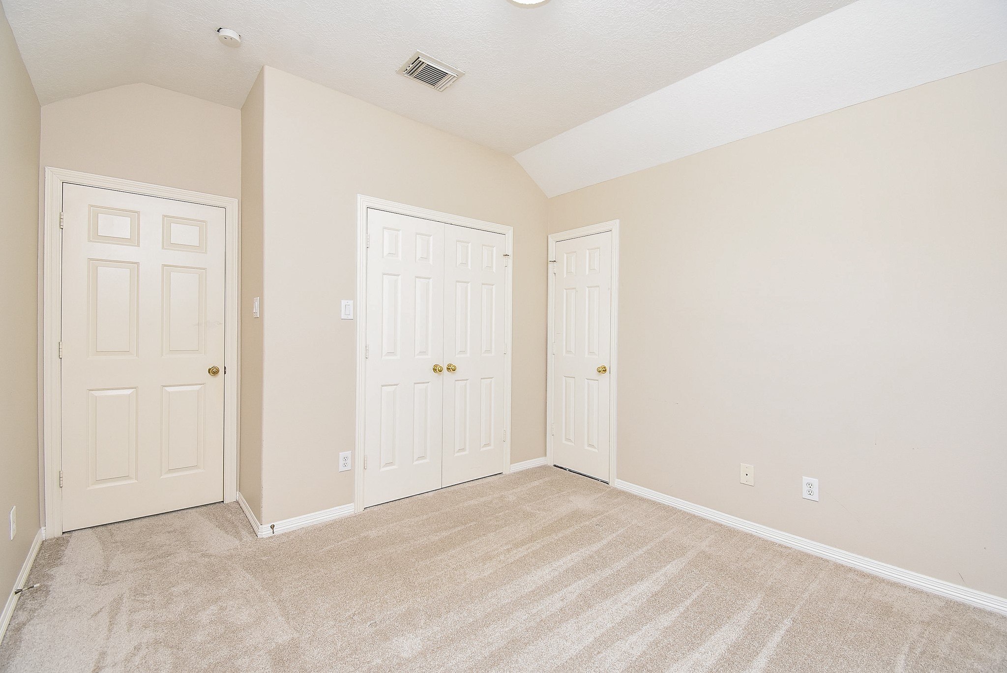 1714 Wellington Way Houston, TX 77055 - Photo 16 of 20 a view of an empty room