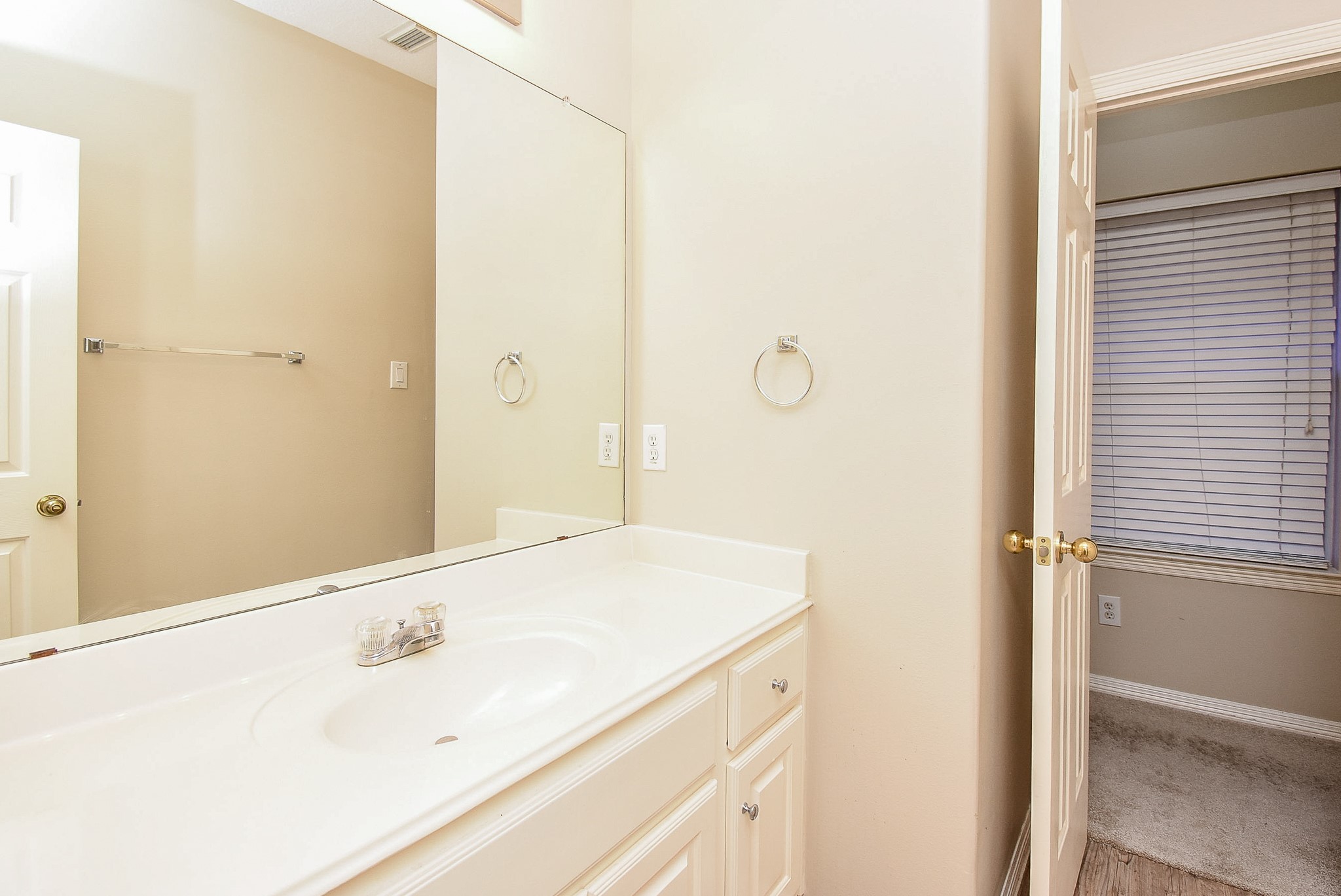 1714 Wellington Way Houston, TX 77055 - Photo 18 of 20 a bathroom with a sink and a mirror