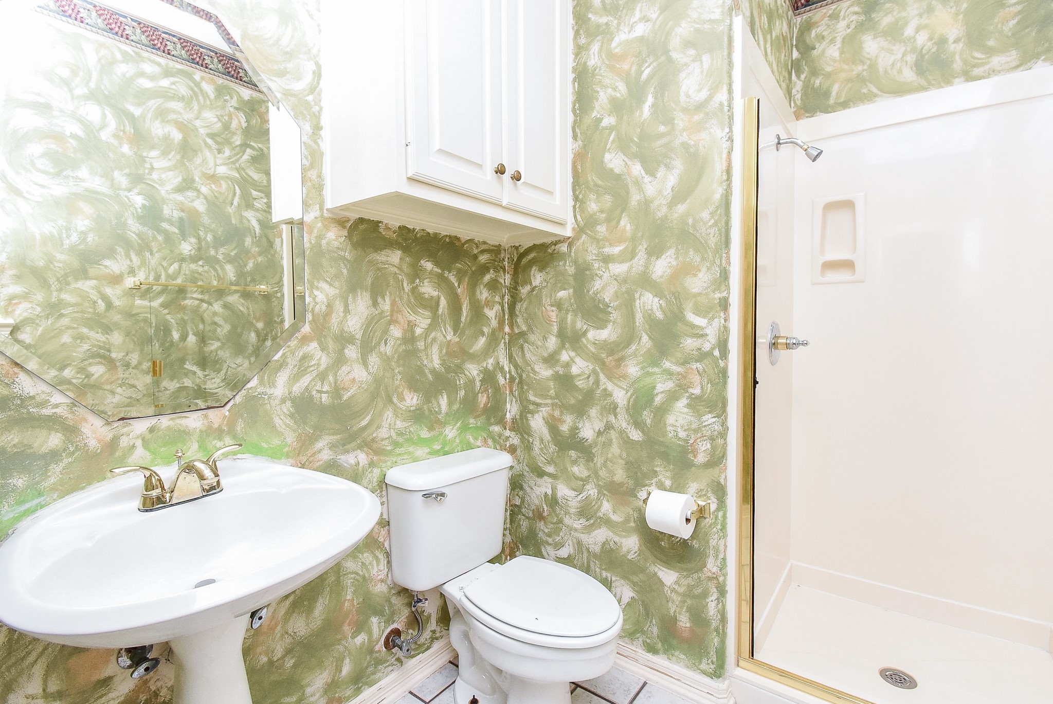1714 Wellington Way Houston, TX 77055 - Photo 5 of 20 a bathroom with a sink a toilet and shower curtain