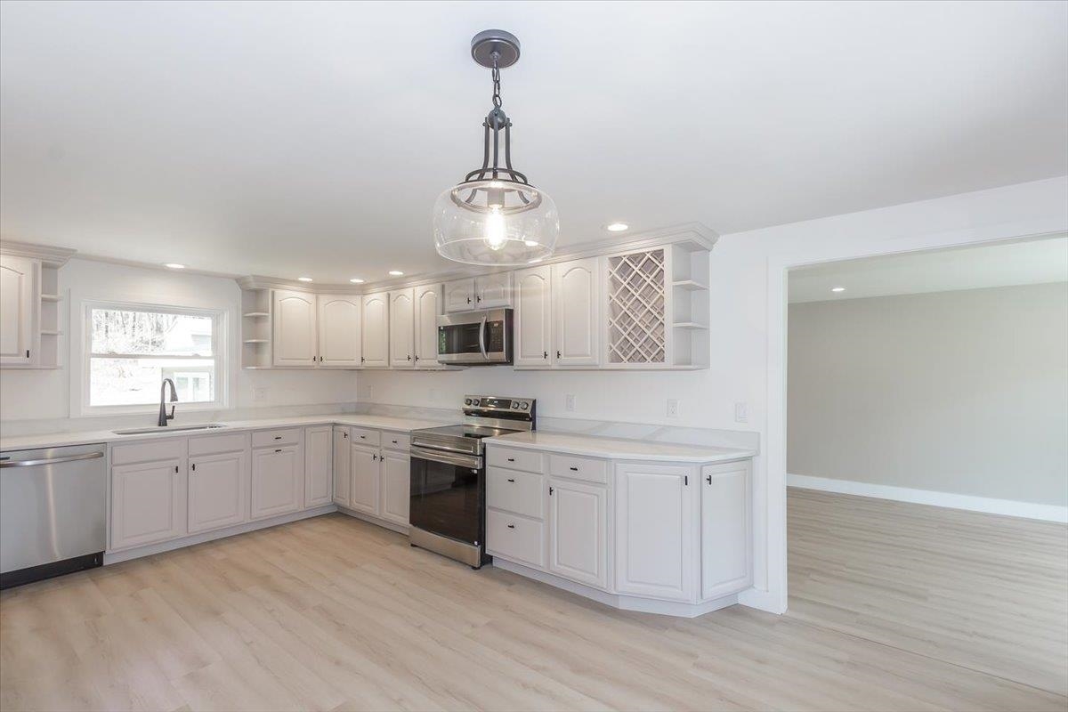7 Ermer Road Derry, NH 03038 - Photo 8 of 55