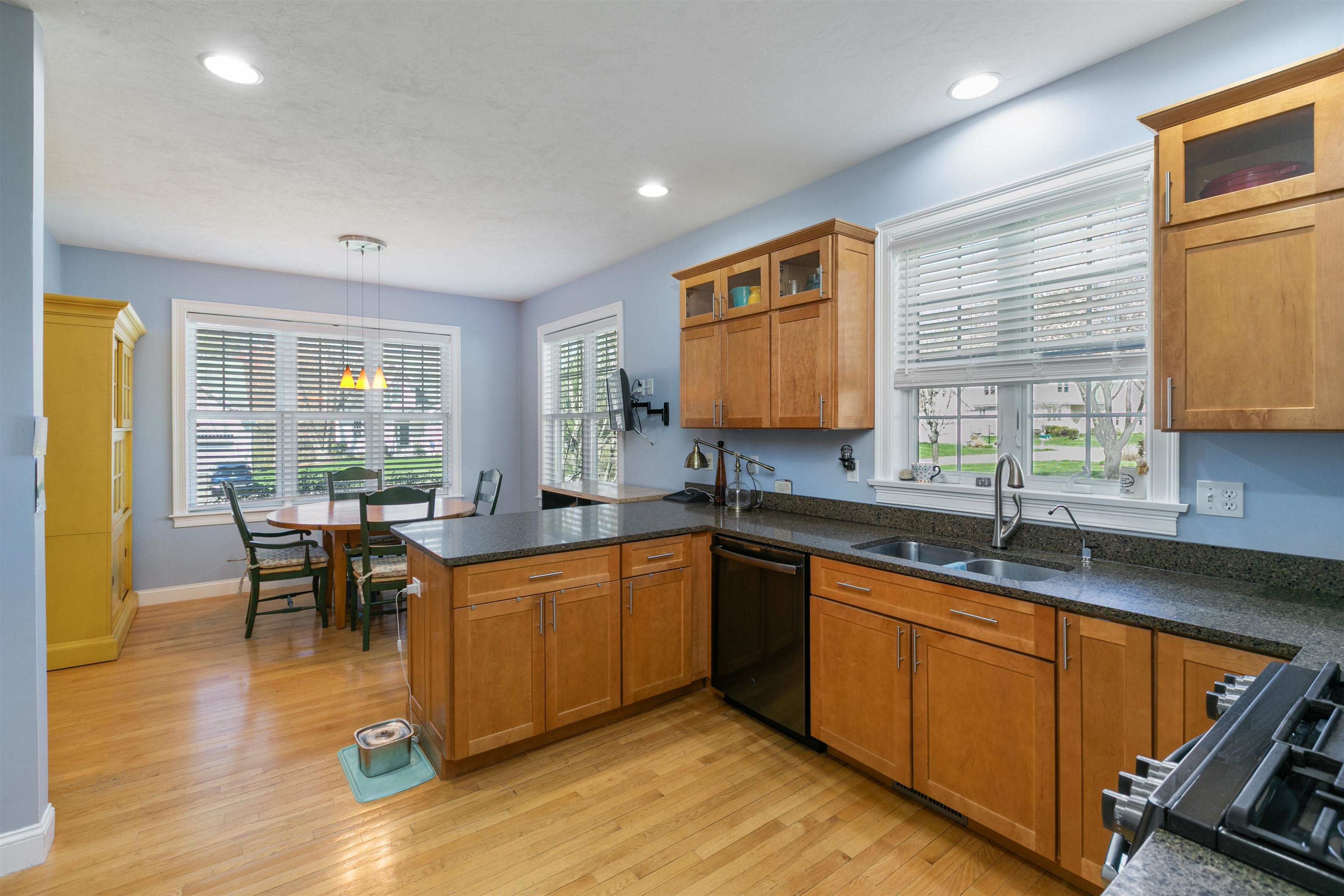 8 Crockett's Way Stratham, NH 03885 - Photo 4 of 34