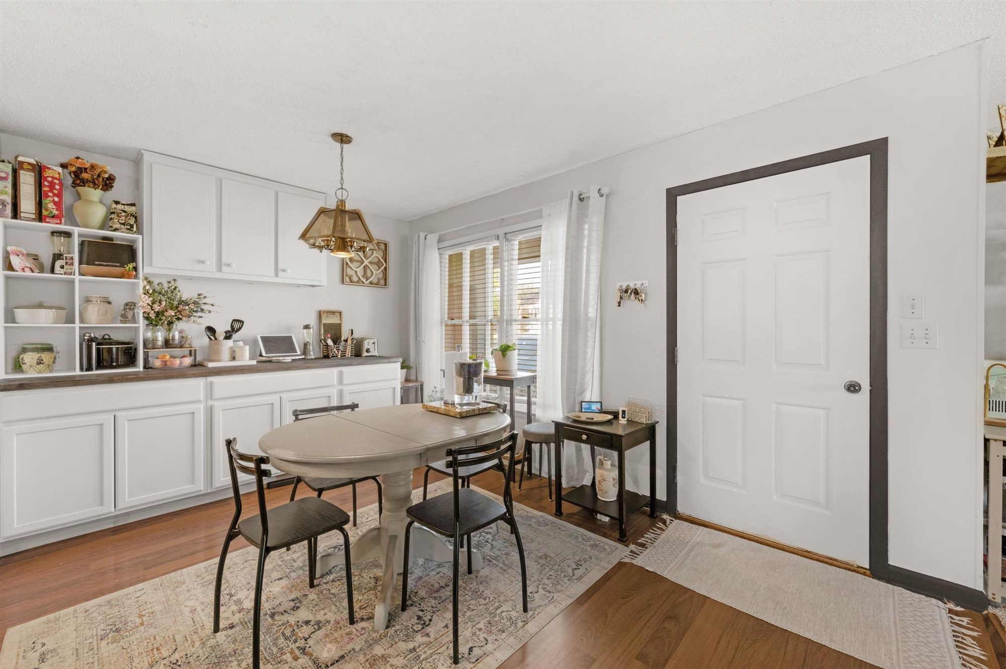 601 Courthouse View Street Lafayette, TN 37083 - Photo 21 of 25 a dining room with furniture and window