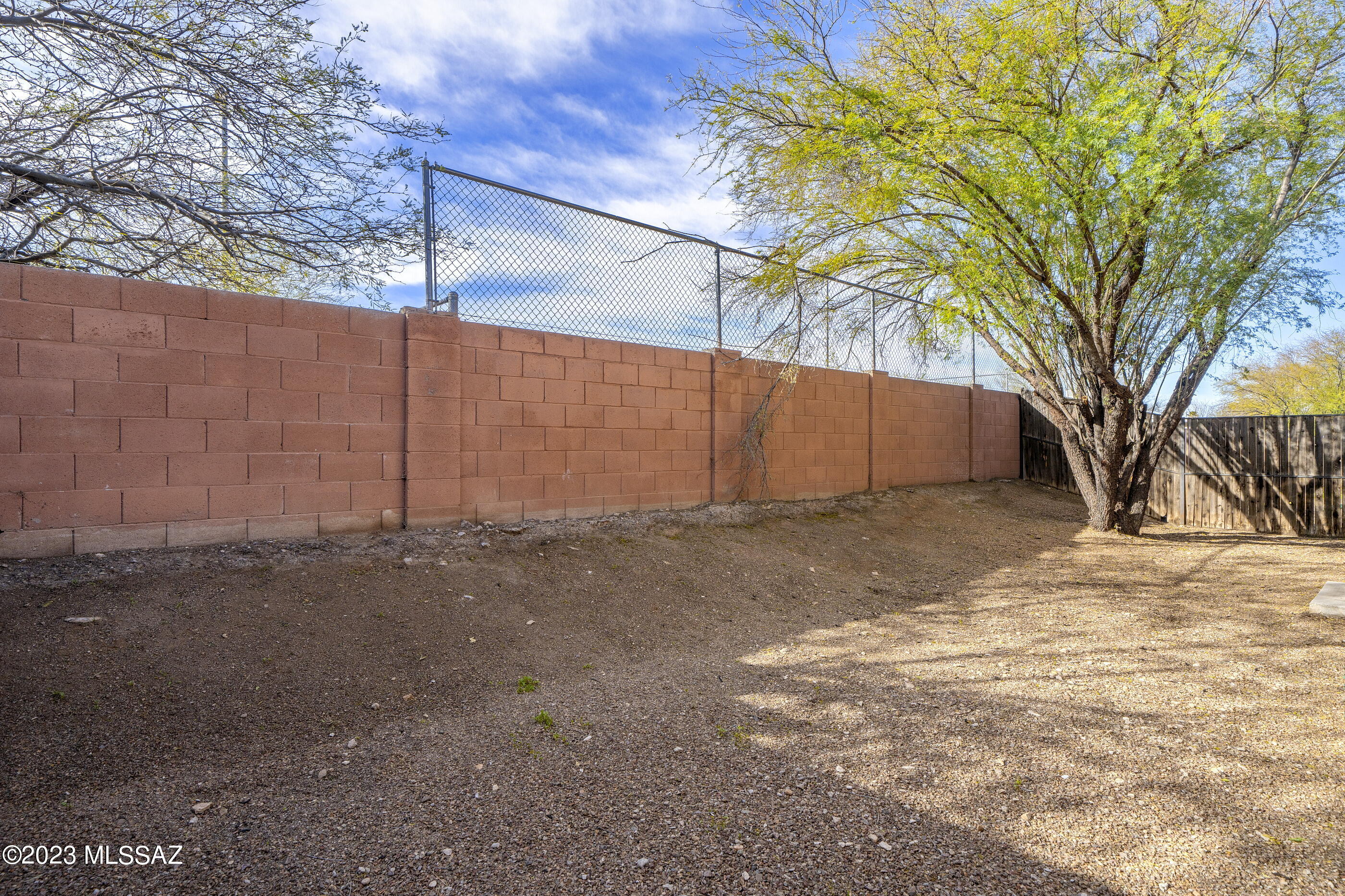 420 East Geronimo Bluff Loop Tucson, AZ 85705 - Photo 15 of 19