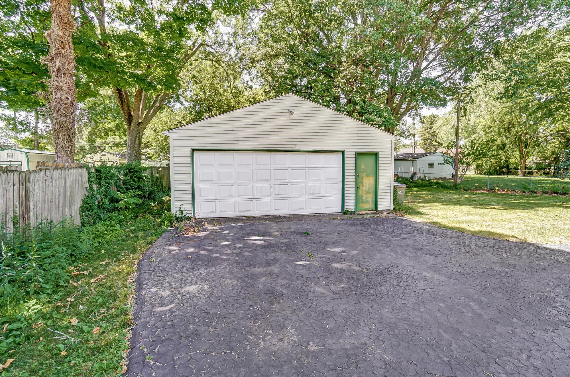 585 Bernhard Road Columbus, OH 43213 - Photo 21 of 23 033_585 Bernhard Rd