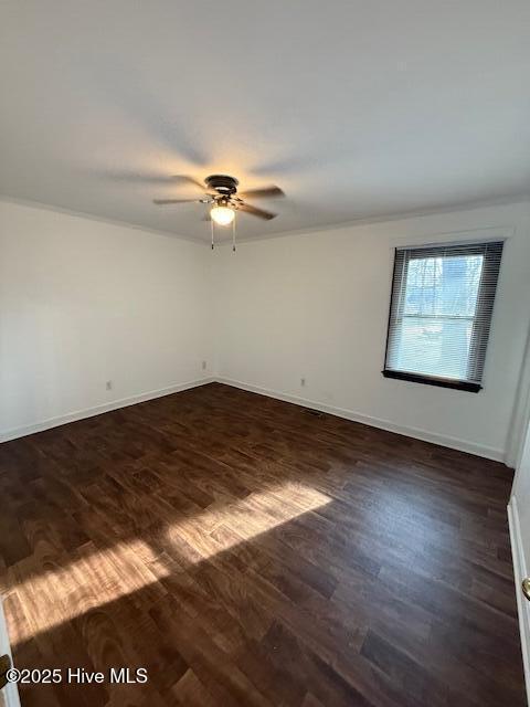 112 Manchester Road Havelock, NC 28532 - Photo 17 of 28 Primary bedroom with walk in closet and full bath attached