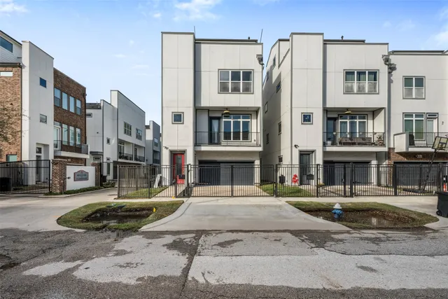 $3,800 | 6106 Clarkson Lane, Unit D, Houston, TX 77055