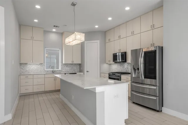 $3,800 | 6106 Clarkson Lane, Unit D, Houston, TX 77055