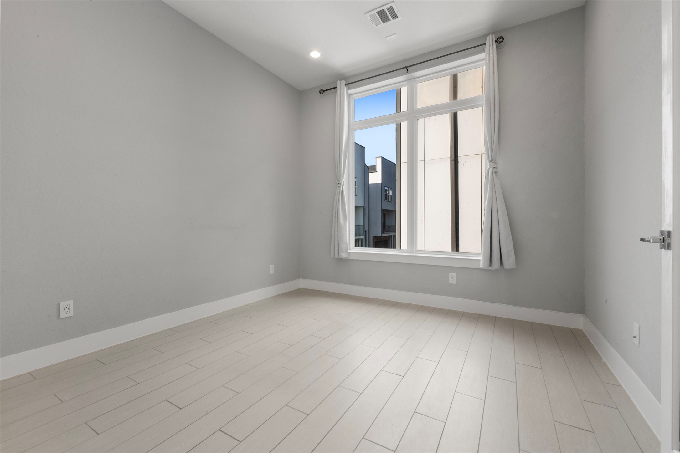 6106 Clarkson Lane, Unit D Houston, TX 77055 - Photo 15 of 37 Office/Study room 2nd floor