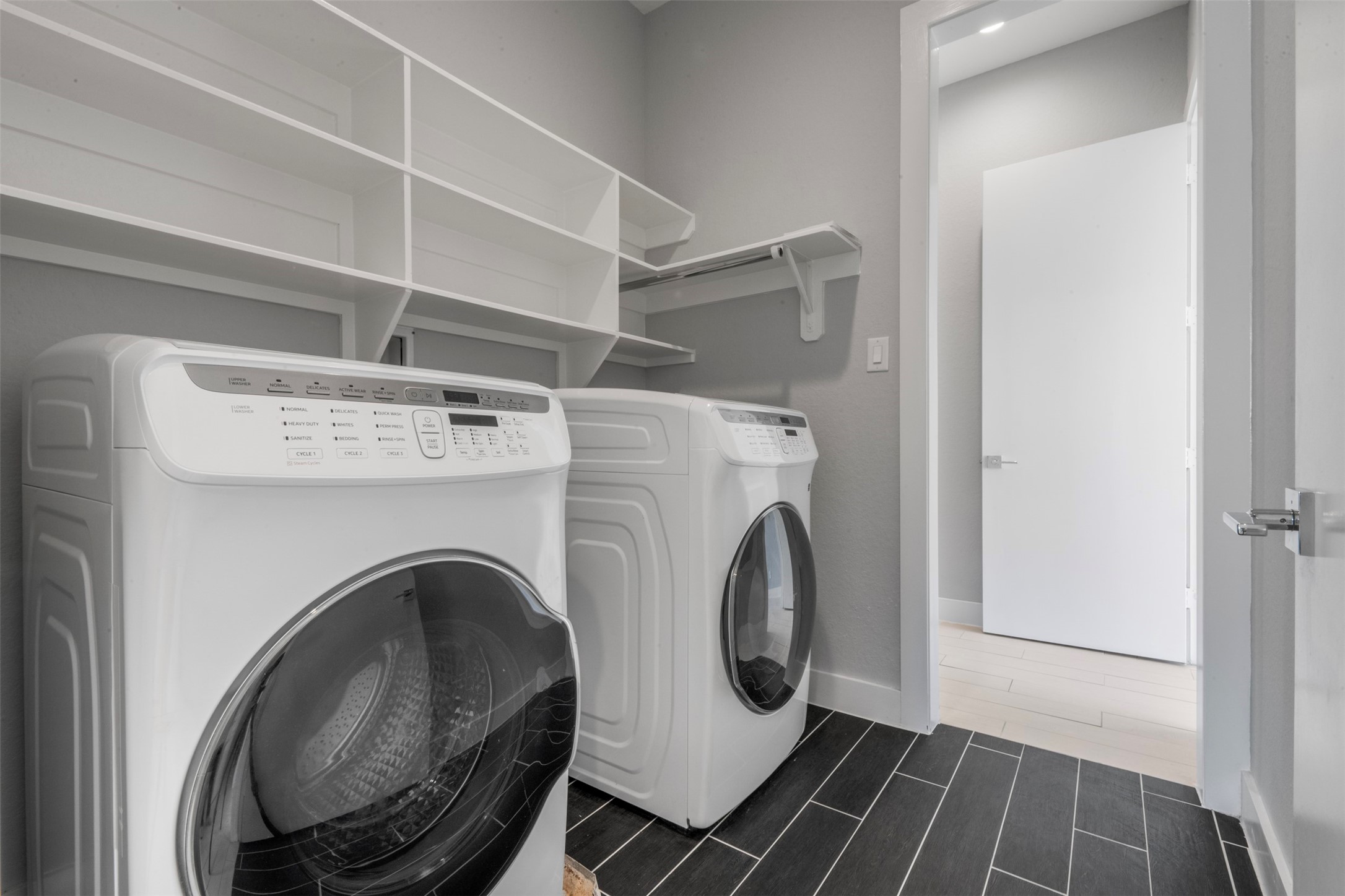 6106 Clarkson Lane, Unit D Houston, TX 77055 - Photo 22 of 37 Laundry Room 3rd floor