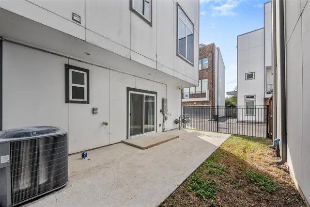 $3,800 | 6106 Clarkson Lane, Unit D, Houston, TX 77055