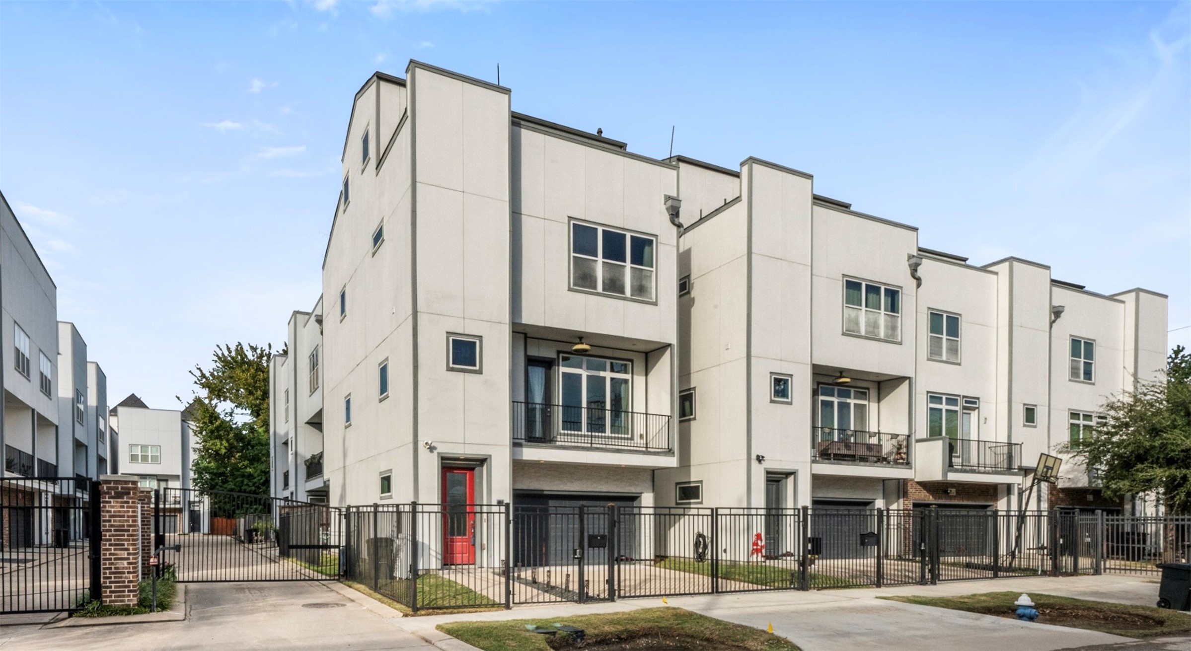 6106 Clarkson Lane, Unit D Houston, TX 77055 - Photo 3 of 37