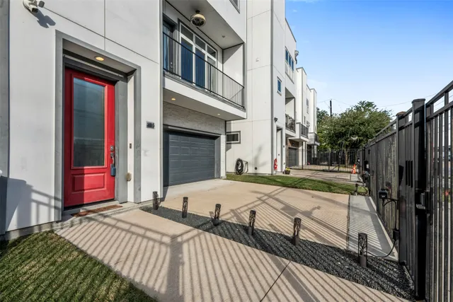 $3,800 | 6106 Clarkson Lane, Unit D, Houston, TX 77055