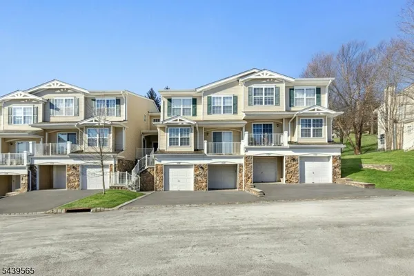 $515,000 | 1028 Robin Court, Green Brook, NJ 08812