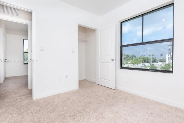 $2,700 | 302 Northeast 1st Street, Unit 302, Florida City, FL 33034