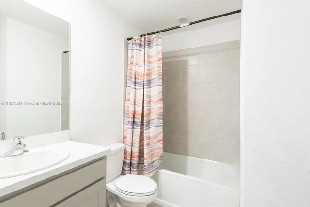 $2,700 | 302 Northeast 1st Street, Unit 302, Florida City, FL 33034