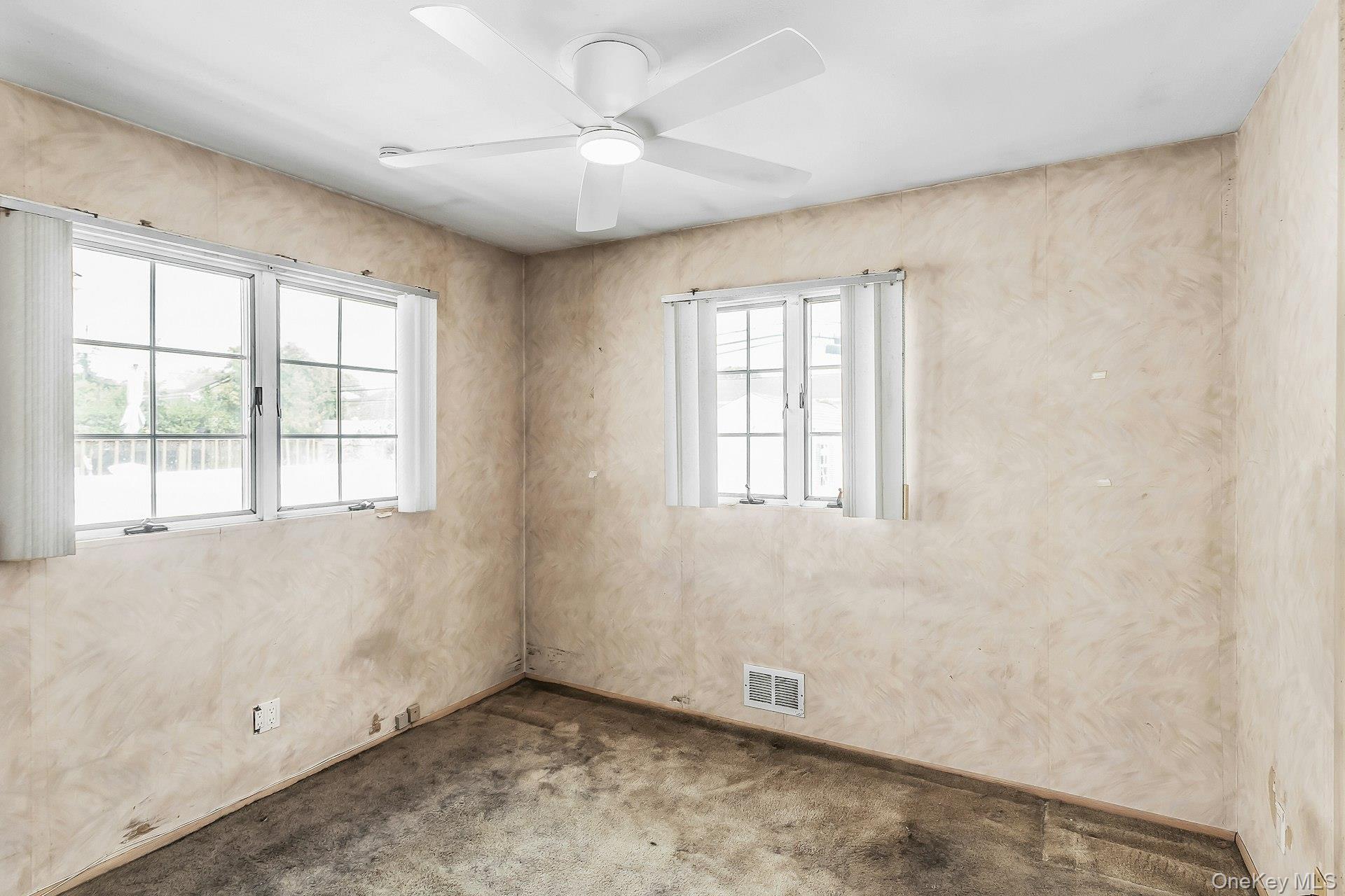 8 Gerhard Road Plainview, NY 11803 - Photo 18 of 32 Gallery Image 18