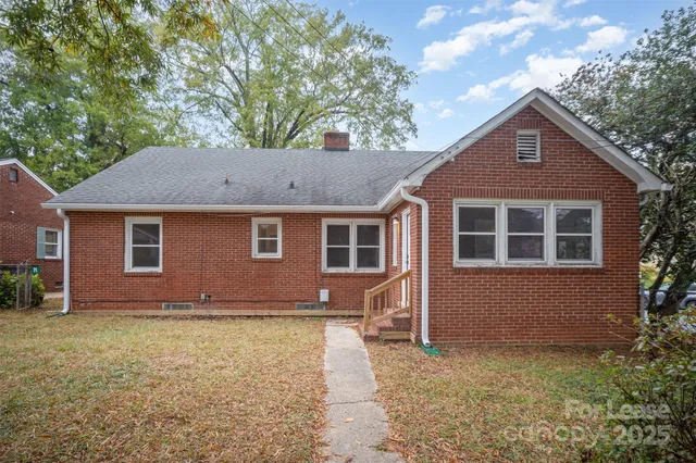 a house view with a backyard space