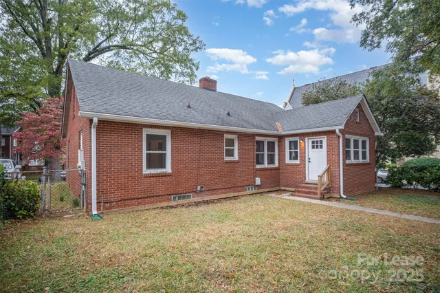 a front view of house with yard