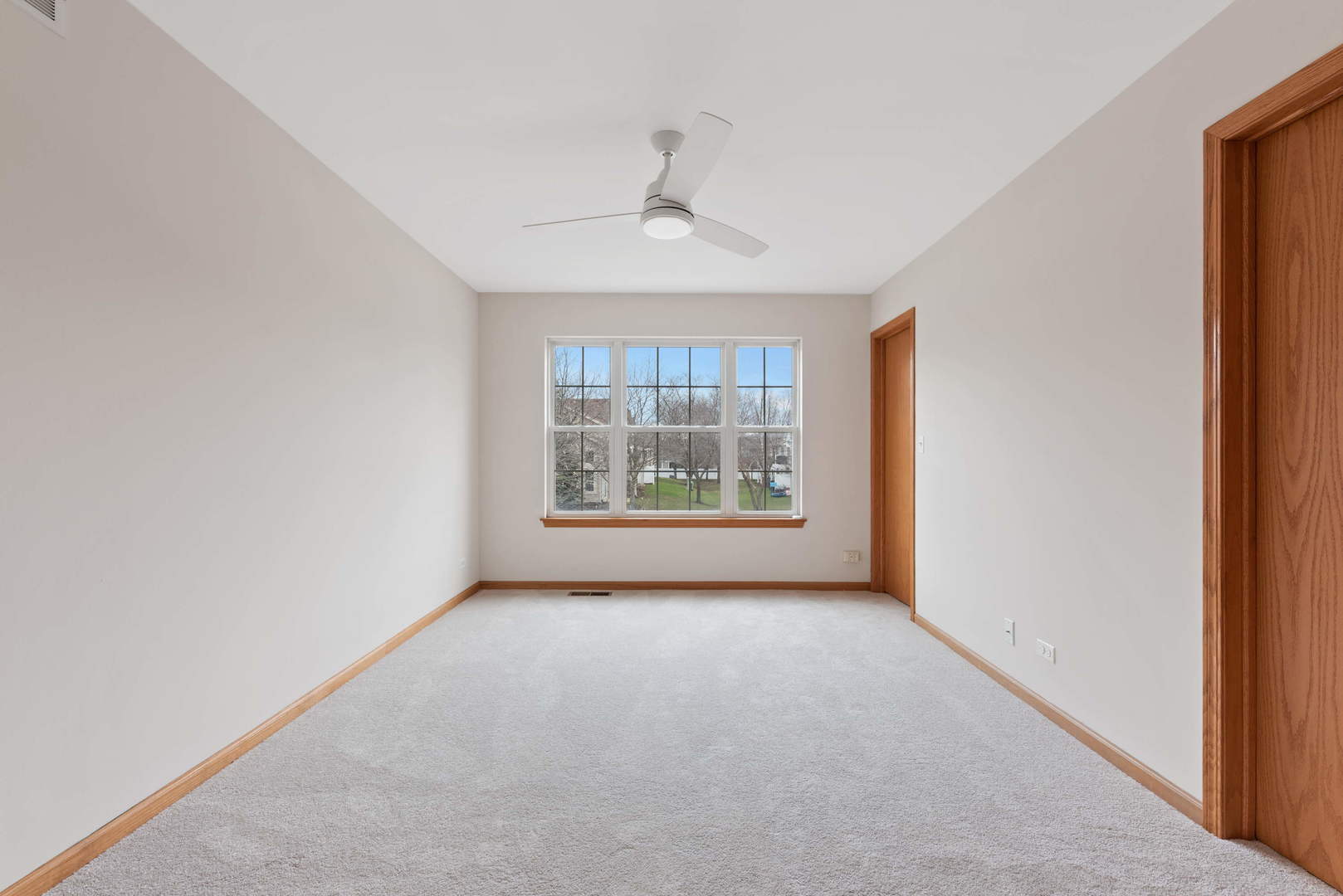 2267 Scott Lane Aurora, IL 60502 - Photo 15 of 22 a view of an empty room with a window