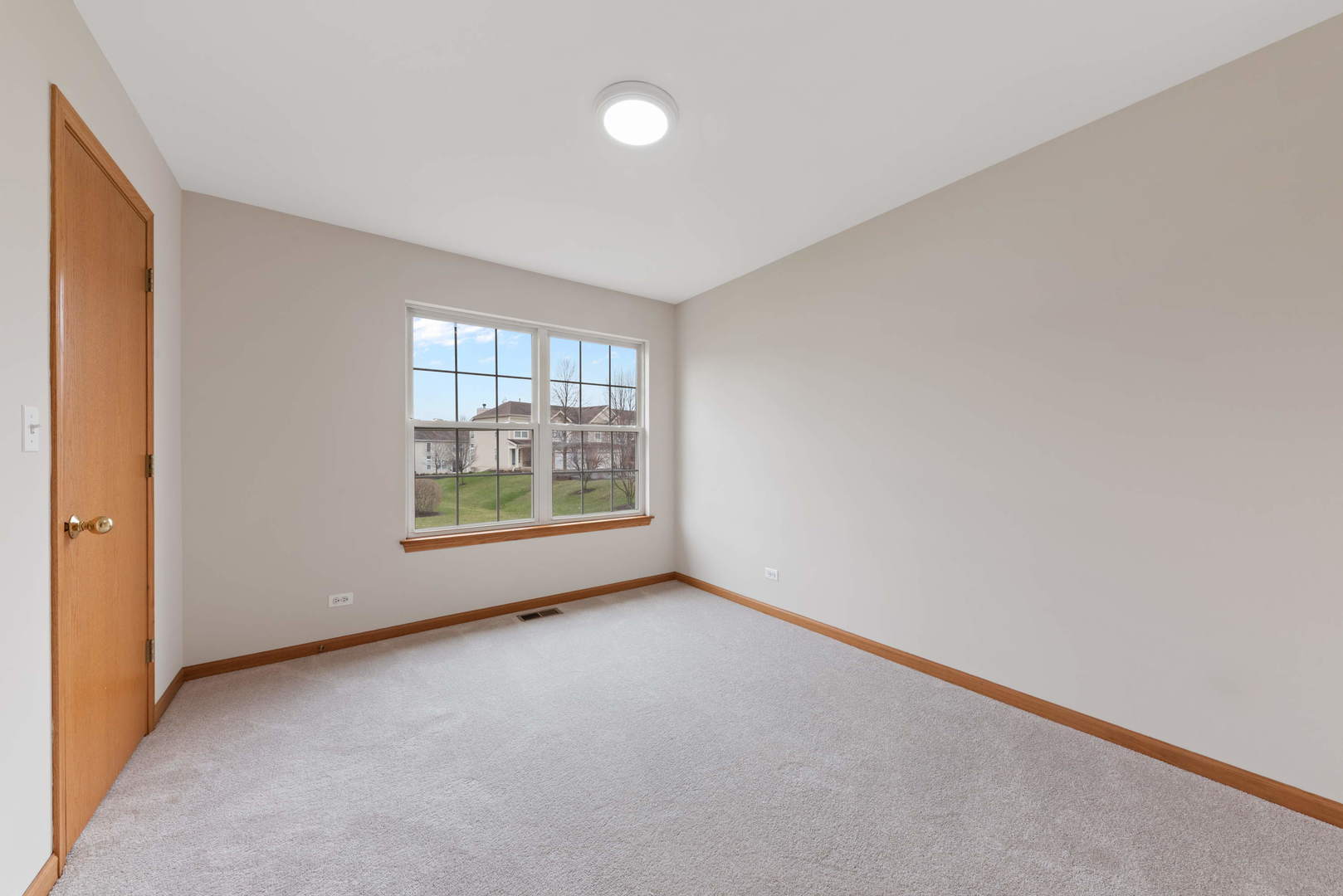 2267 Scott Lane Aurora, IL 60502 - Photo 20 of 22 an empty room with windows