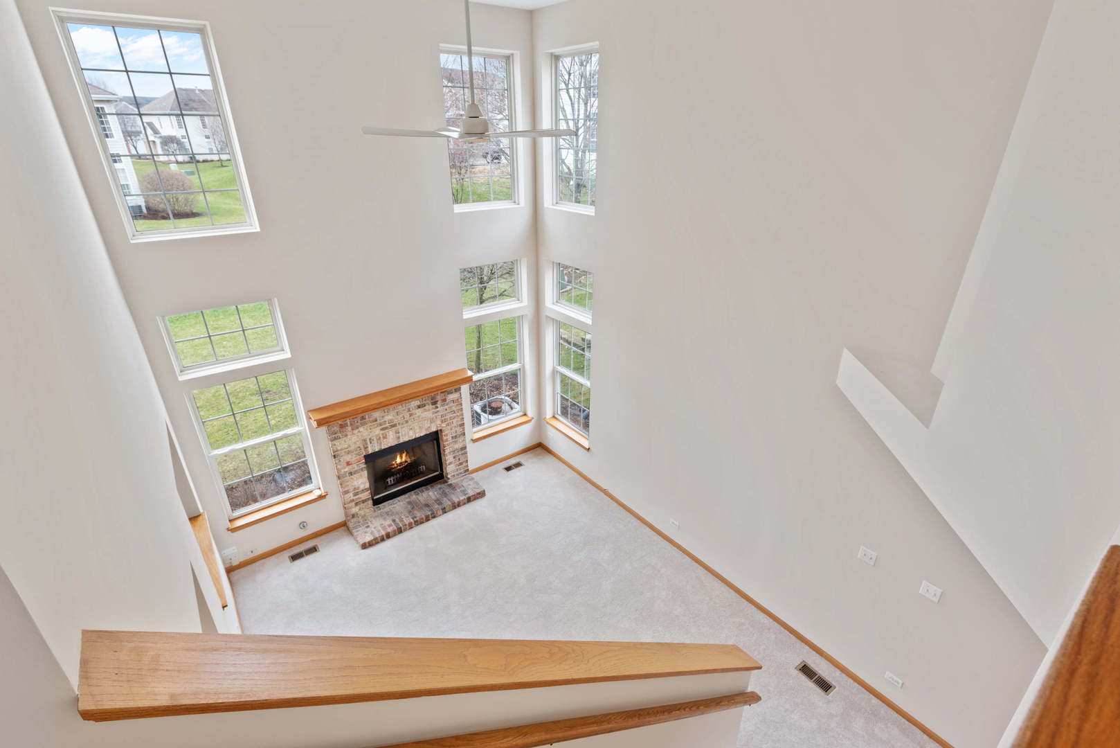 2267 Scott Lane Aurora, IL 60502 - Photo 7 of 22 a view of a livingroom with a fireplace