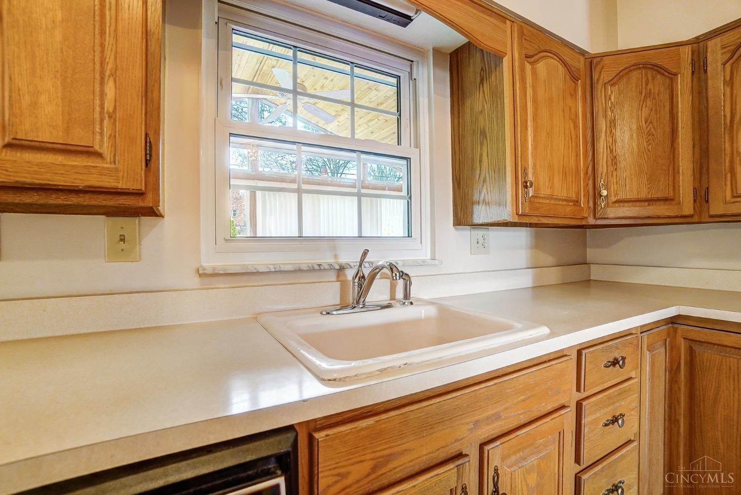 1053 Sutton Road Cincinnati, OH 45230 - Photo 15 of 43