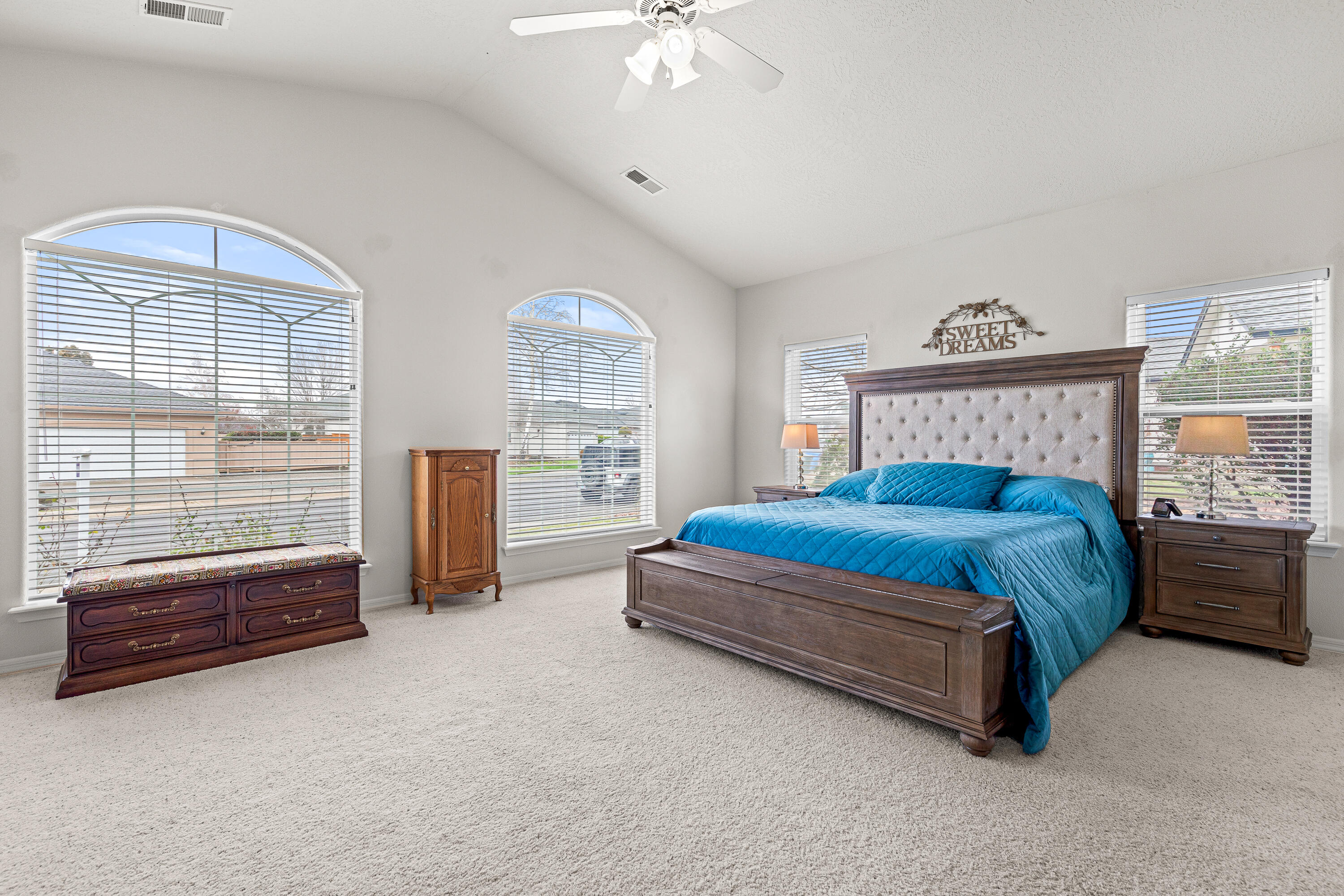 233 Keystone Way Eagle Point, OR 97524 - Photo 21 of 38 9R9A2148