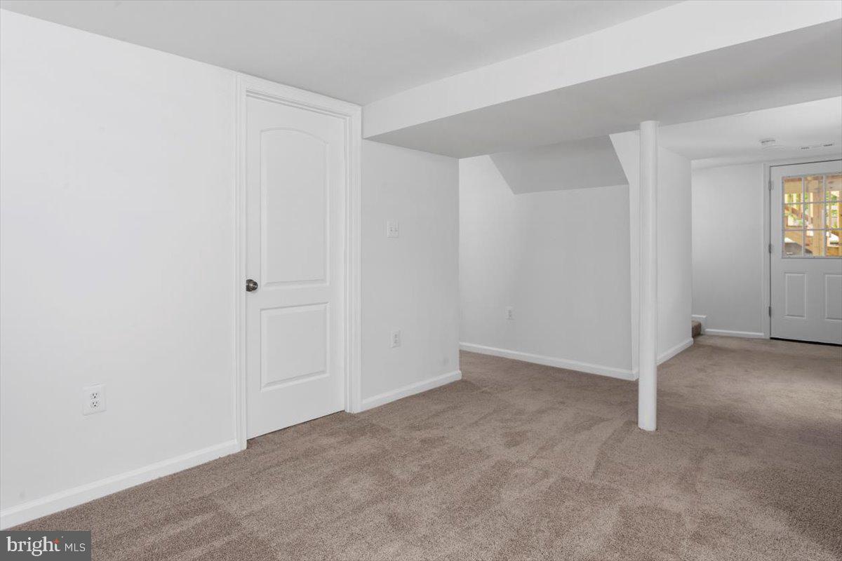11715 Kingtree Street Silver Spring, MD 20902 - Photo 21 of 35