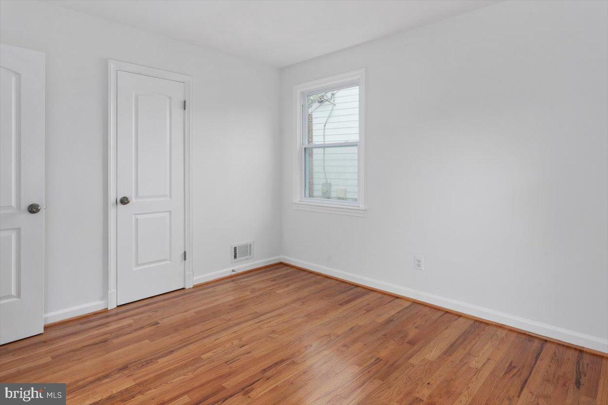 11715 Kingtree Street Silver Spring, MD 20902 - Photo 9 of 35