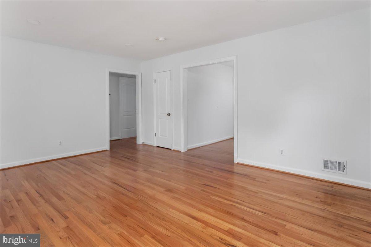 11715 Kingtree Street Silver Spring, MD 20902 - Photo 10 of 35