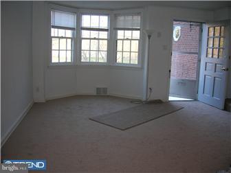 78 Gilpin Road Upper Darby, PA 19082 - Photo 3 of 12 Living Room