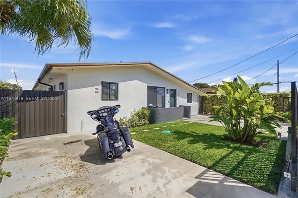 a view of a house with backyard and sitting area